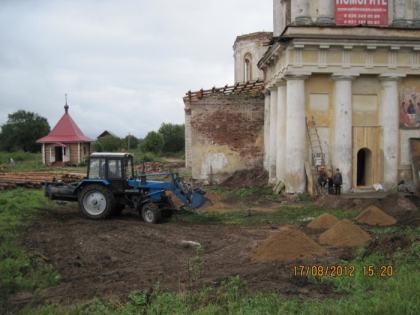 2012.08.22 Работы в храме и благоустройство территории
